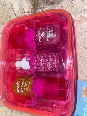 NWT Love Island Bombshell Glow Up Set - Fiji Punch Trio & Travel Bag